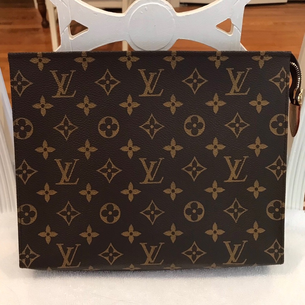 Louis Vuitton Poche Toilette 26 Monogram M47542
